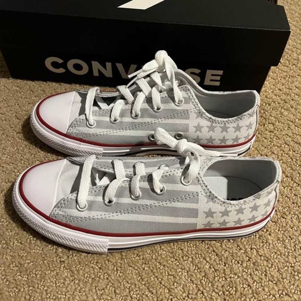 Converse low sneakers. Size 2 junior. New in box